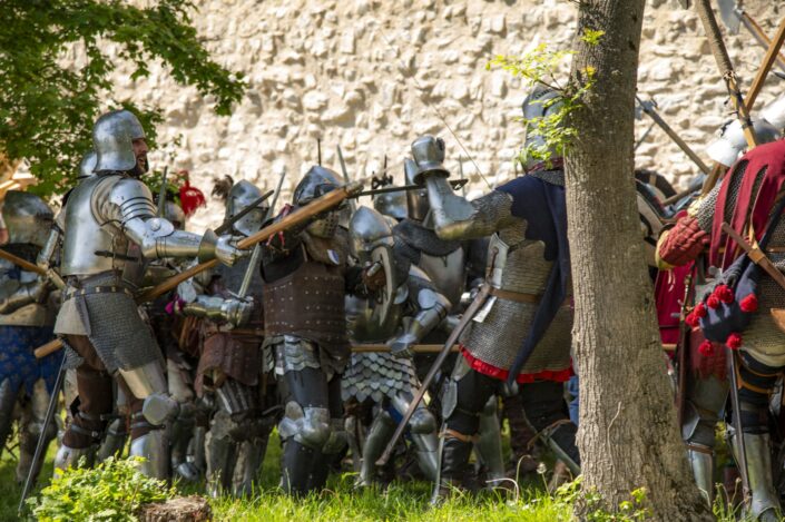 Photo med combat de chevaliers et soldats en armure