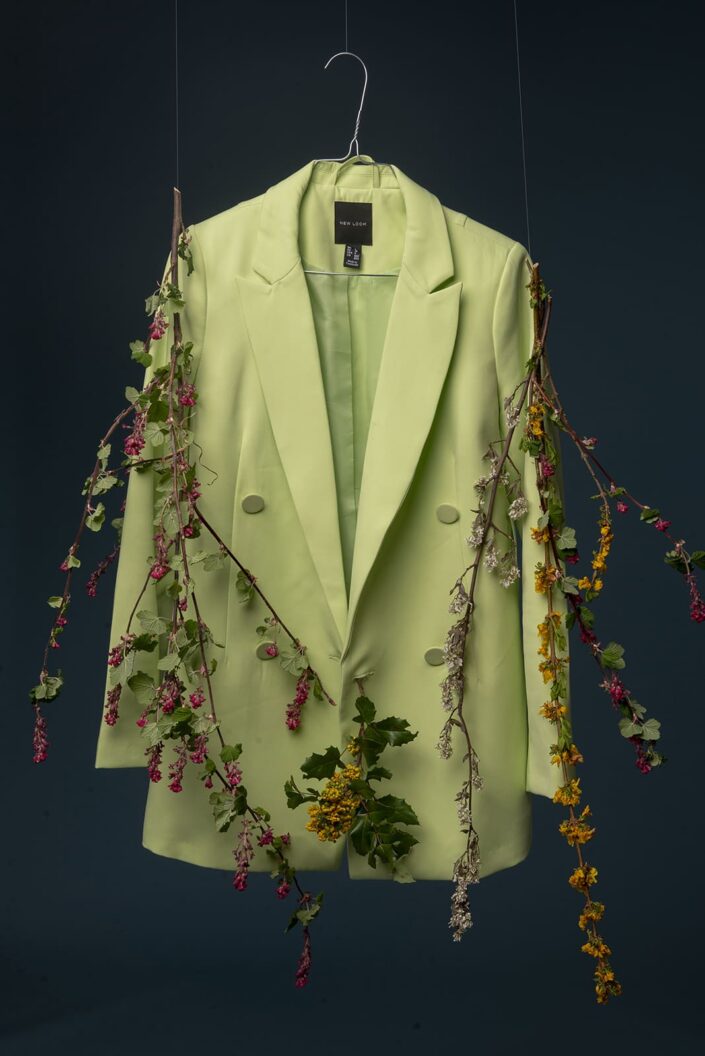 Photo veste verte avec des fleurs